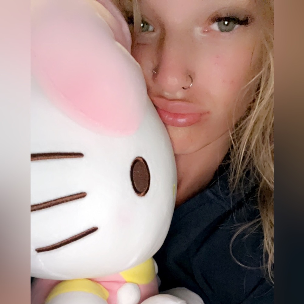 LIKE THIS TO BE NOTIFIED WHEN I GO LIVE💞💞 - Picture 3 of 5